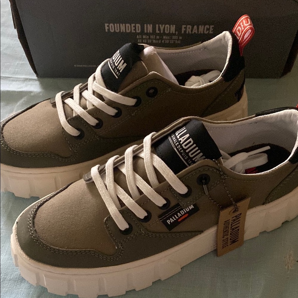 Palladium Pallatower Canvas Low-Top Shoes - Picture 2 of 9